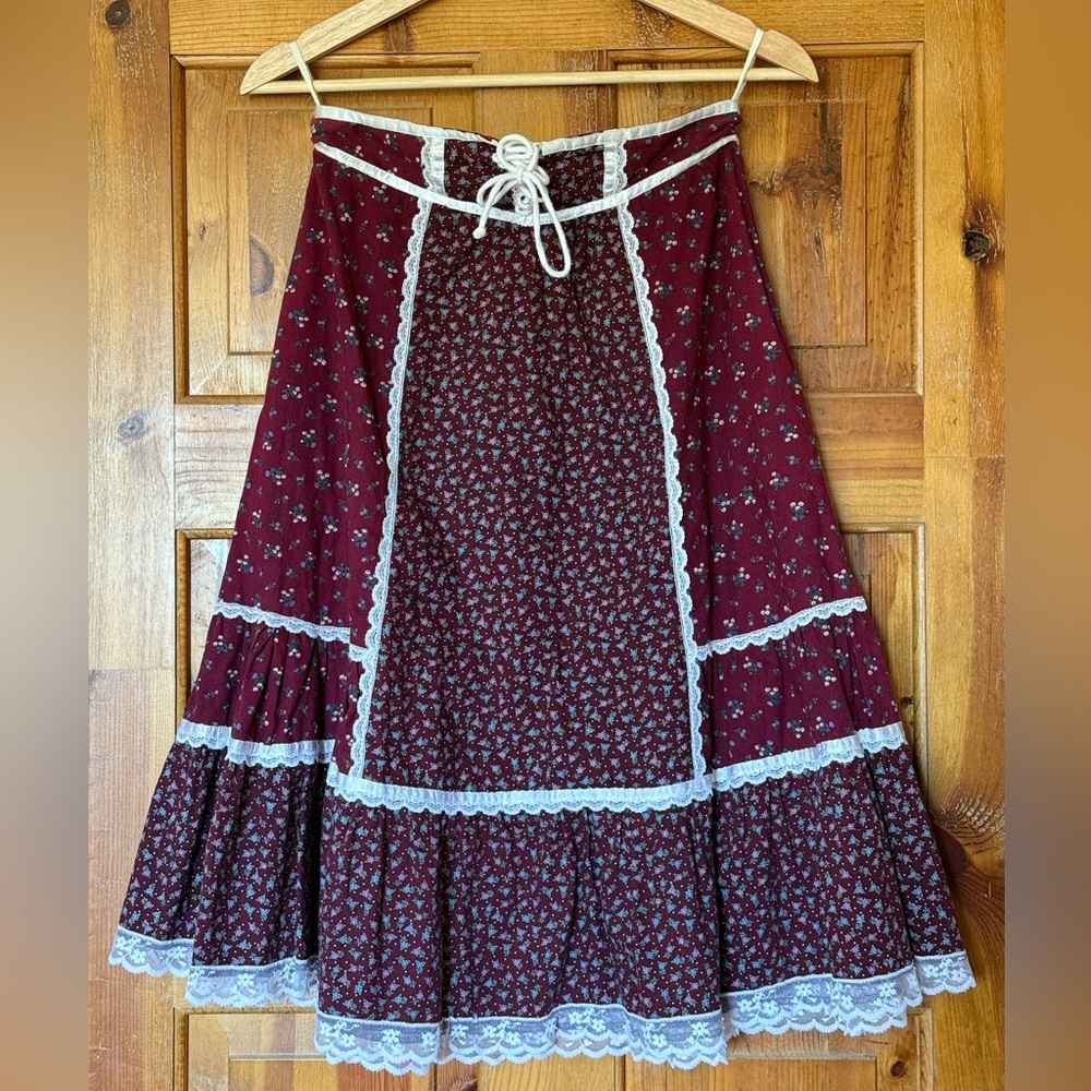 EUC Vintage Gunne Sax dress in calico floral burgundy size 9
